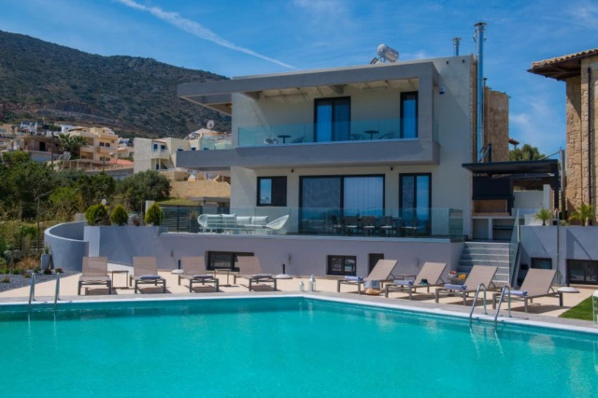 Orama Luxury 4 Bedrooms With Private Pool