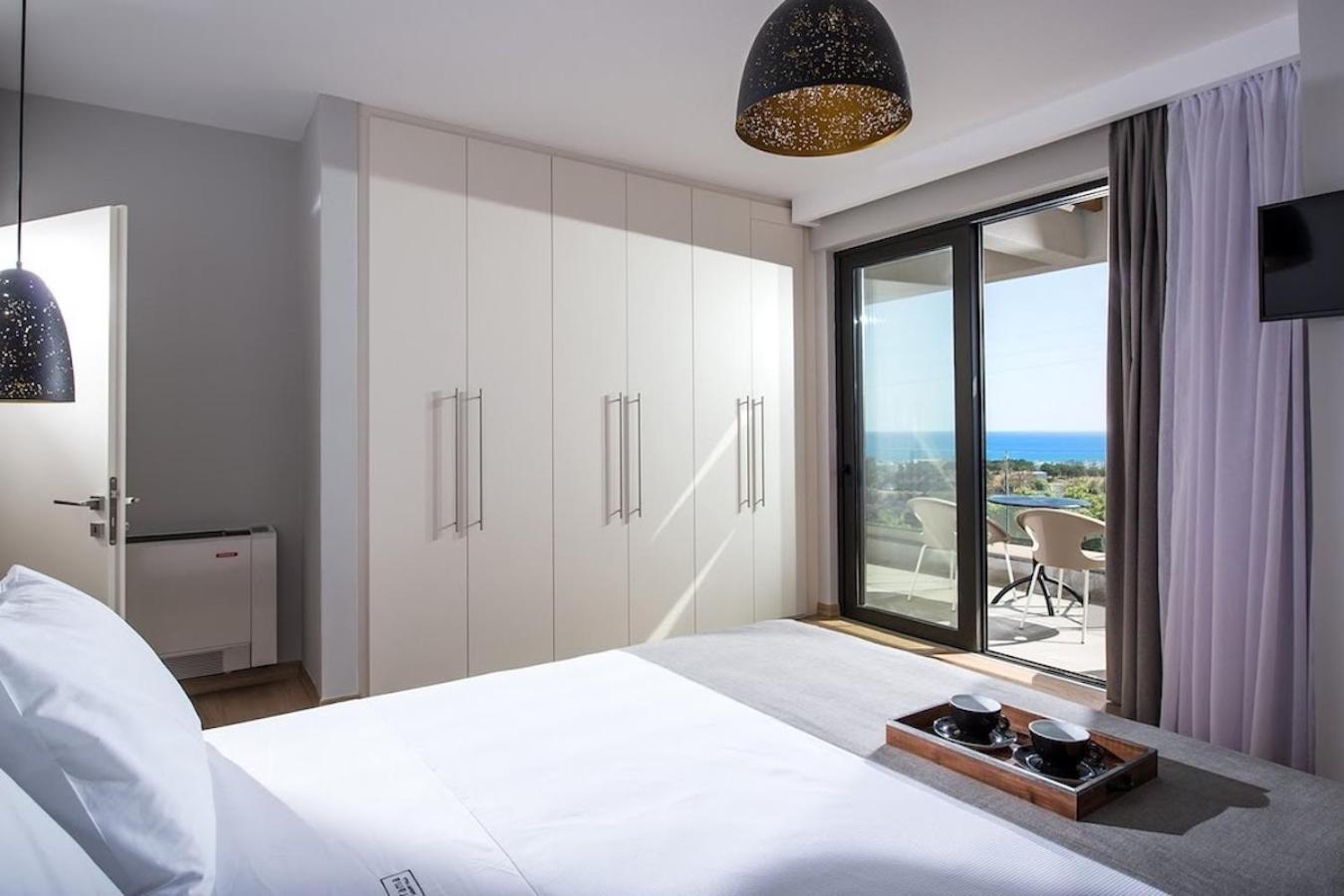 Orama Luxury 4 Bedrooms With Private Pool Villa