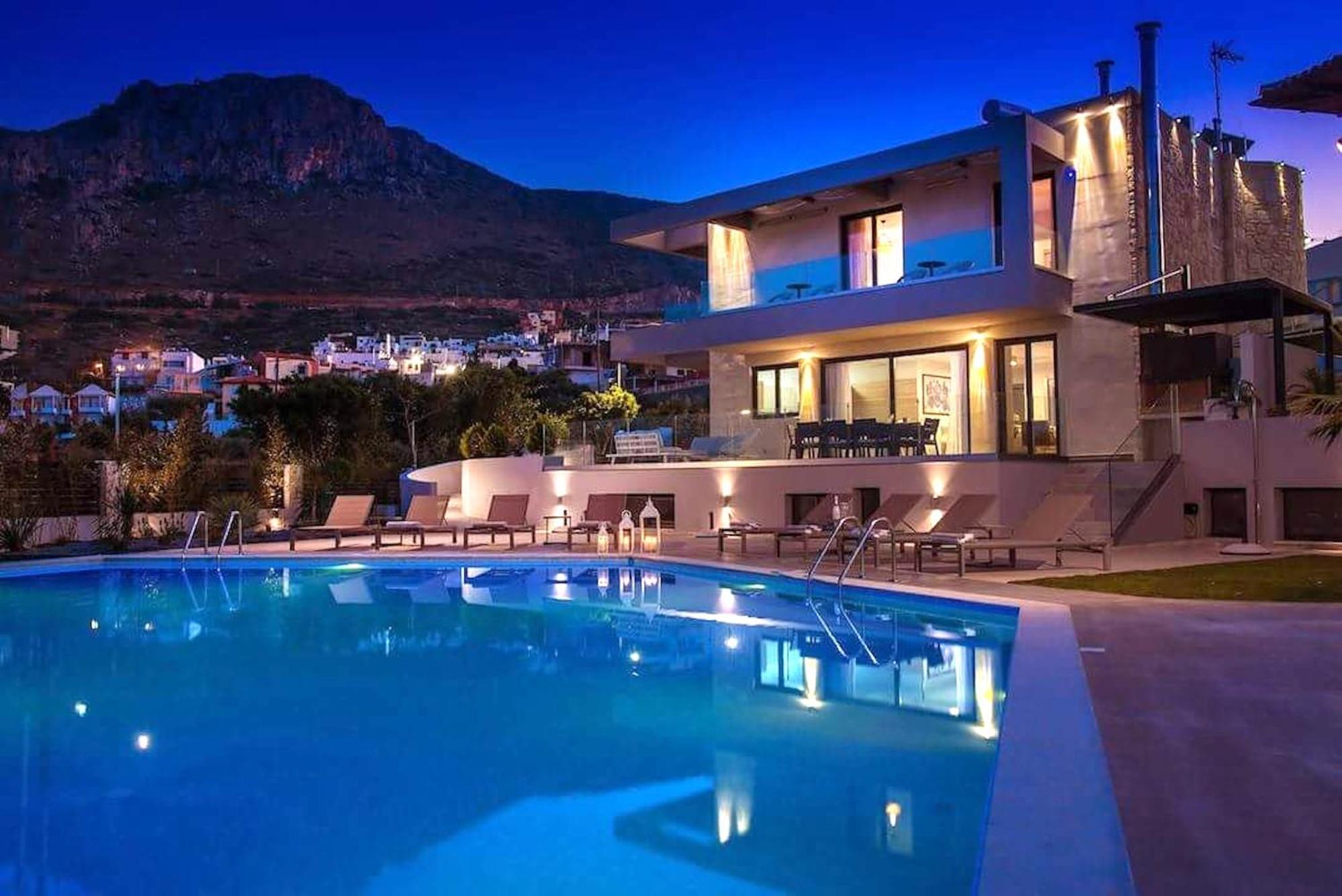 Orama Luxury 4 Bedrooms With Private Pool *