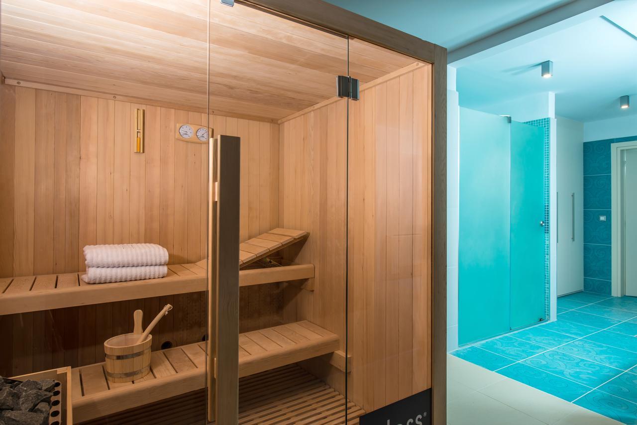 Orama Luxury 4 Bedrooms With Private Pool